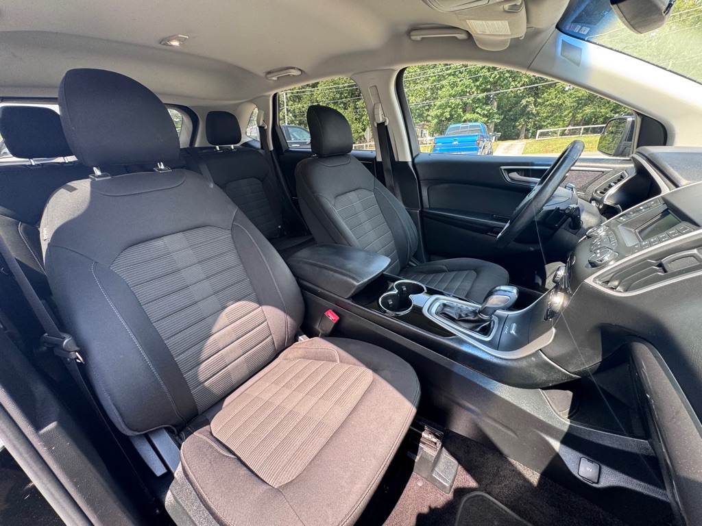 Photo 17 of this FORD EDGE