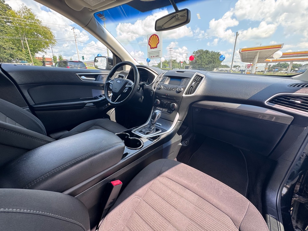 Photo 18 of this FORD EDGE