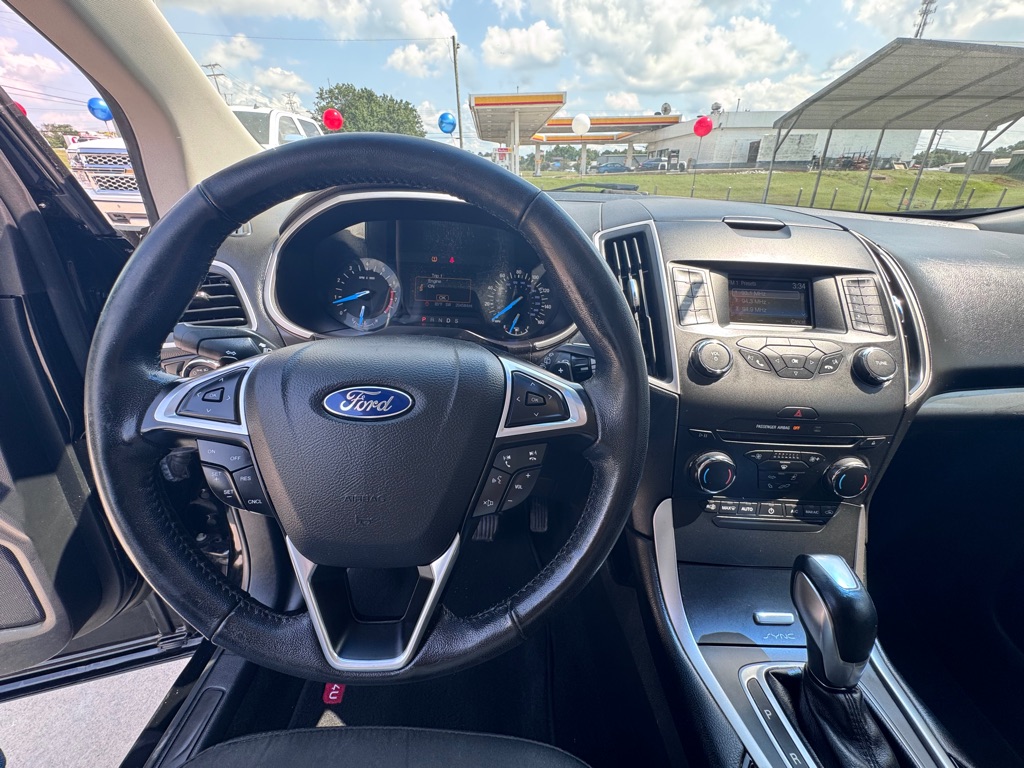 Photo 10 of this FORD EDGE