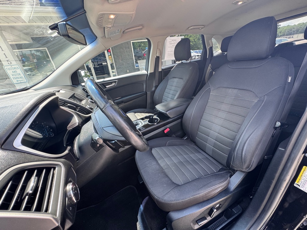 Photo 9 of this FORD EDGE