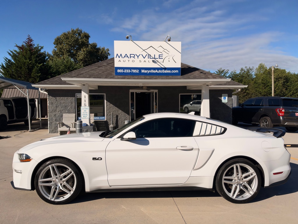 Photo 2 of this FORD MUSTANG