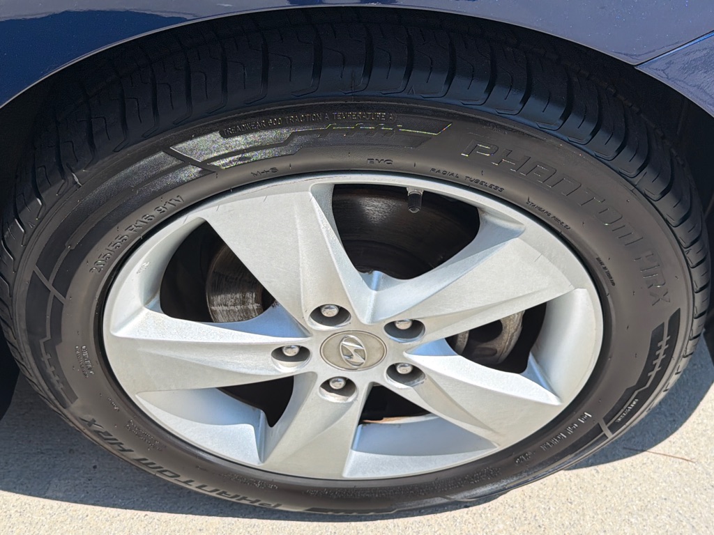 Photo 19 of this HYUNDAI ELANTRA