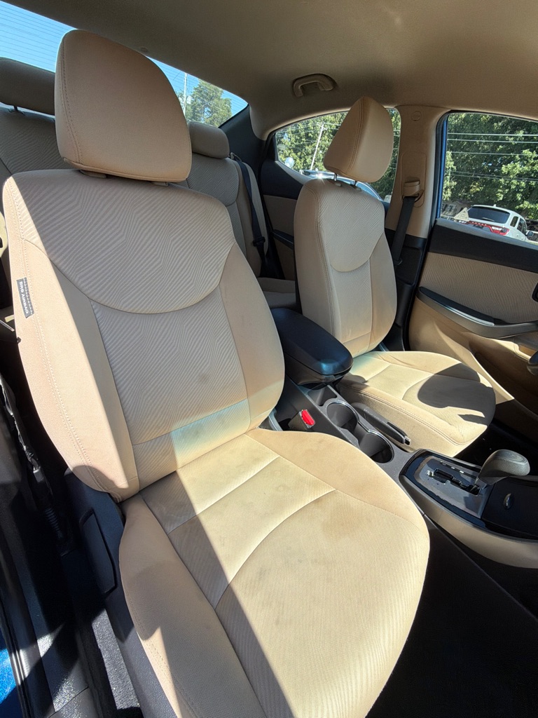 Photo 17 of this HYUNDAI ELANTRA