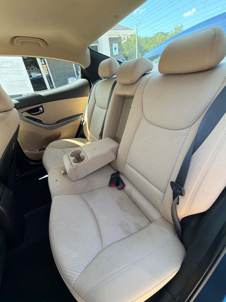 Photo 13 of this HYUNDAI ELANTRA