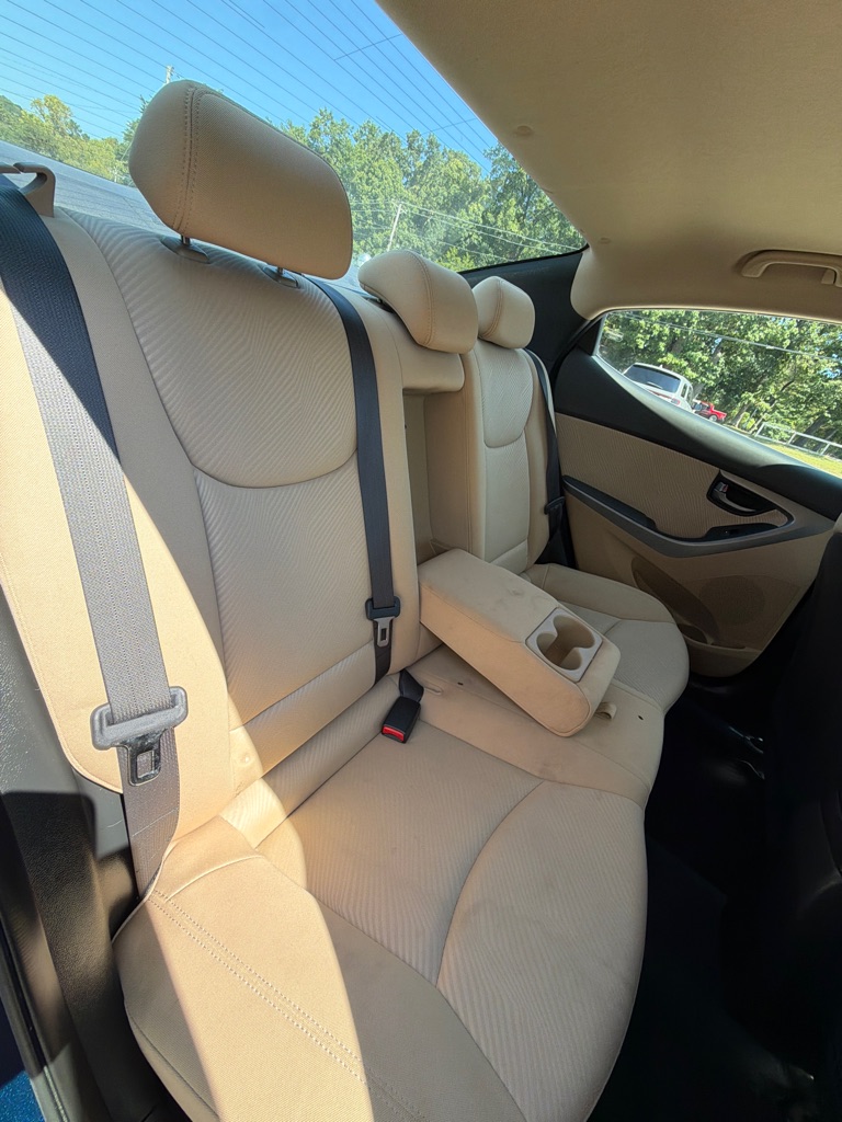 Photo 15 of this HYUNDAI ELANTRA