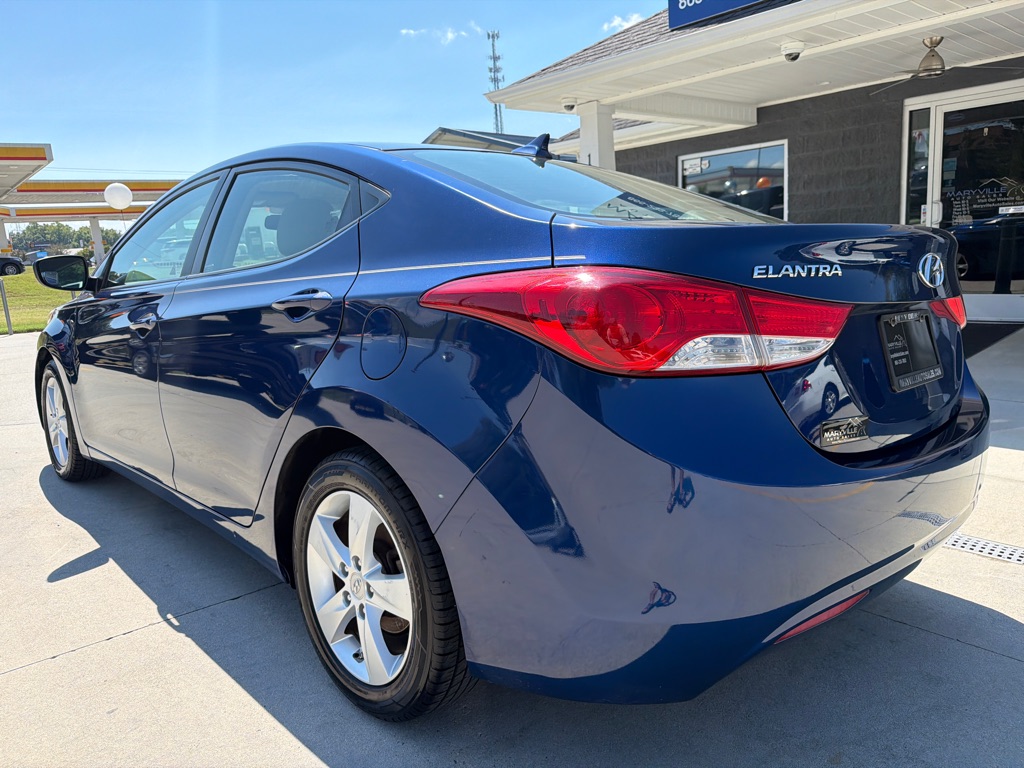 Photo 3 of this HYUNDAI ELANTRA