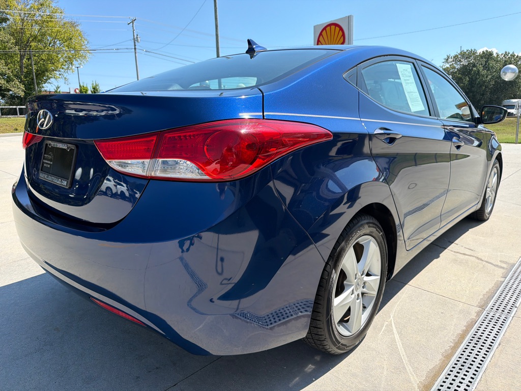 Photo 5 of this HYUNDAI ELANTRA