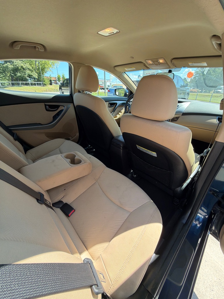 Photo 16 of this HYUNDAI ELANTRA