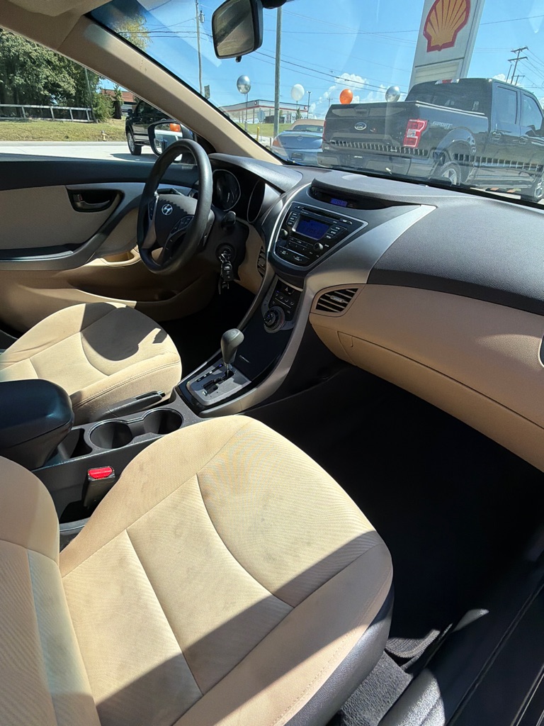 Photo 18 of this HYUNDAI ELANTRA