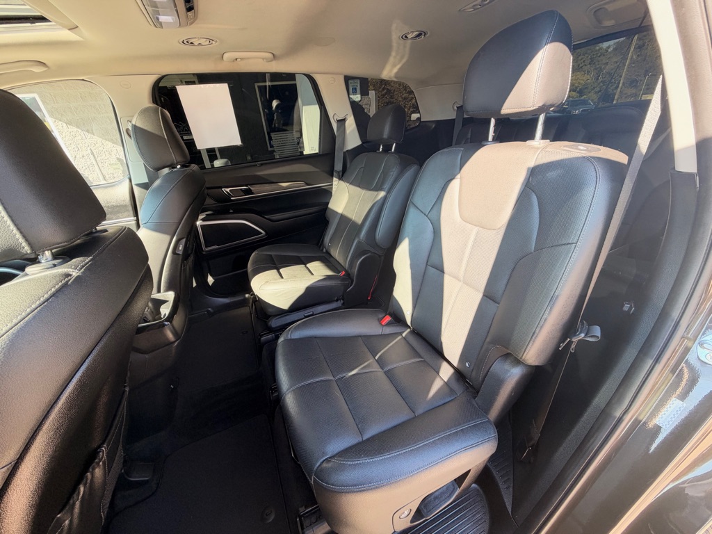 Photo 12 of this KIA TELLURIDE