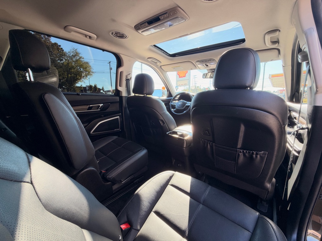 Photo 16 of this KIA TELLURIDE