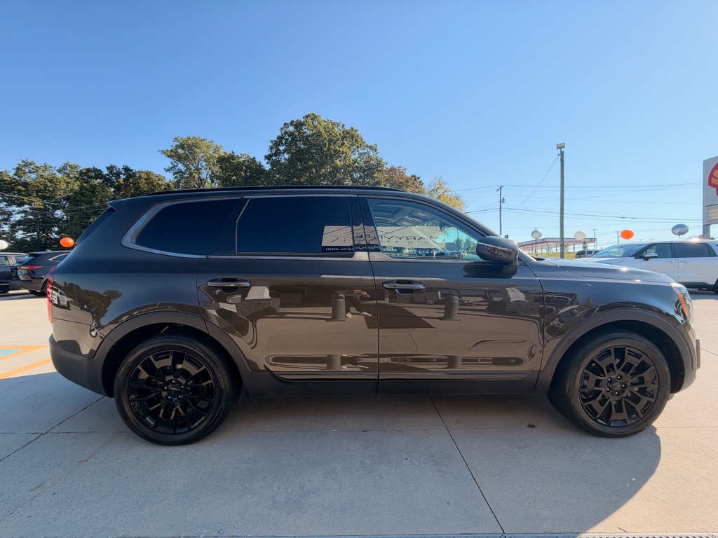 Photo 6 of this KIA TELLURIDE
