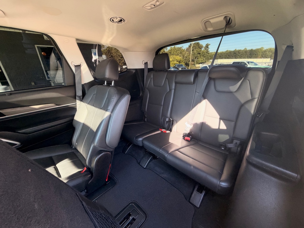 Photo 13 of this KIA TELLURIDE
