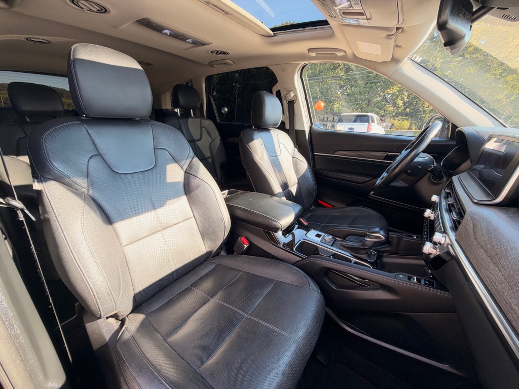 Photo 17 of this KIA TELLURIDE