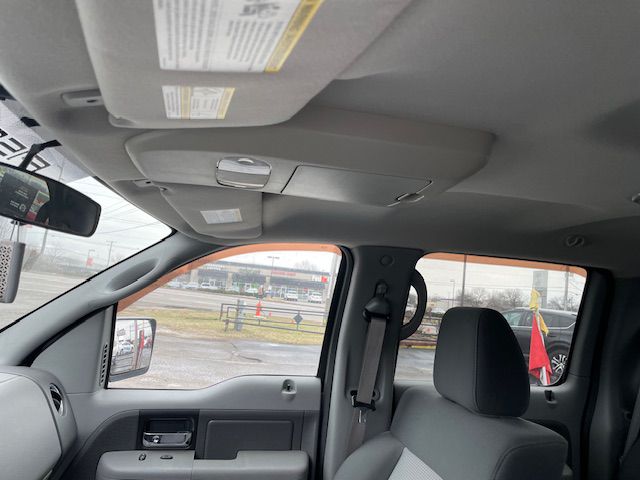 Photo 17 of this FORD F150 XTR