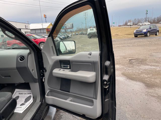Photo 23 of this FORD F150 XTR