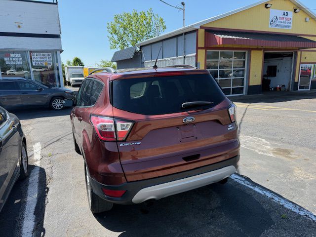 Photo 13 of this FORD ESCAPE
