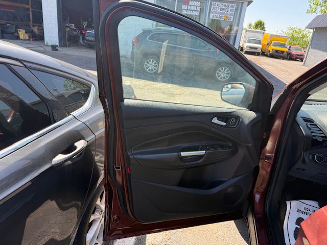Photo 22 of this FORD ESCAPE