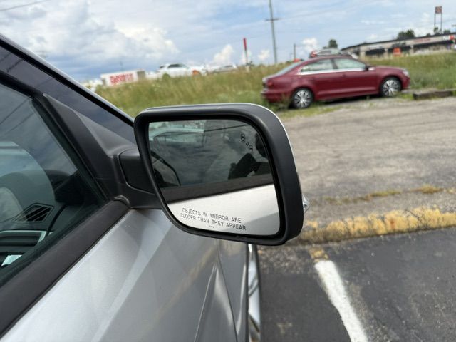 Photo 13 of this FORD EXPLORER