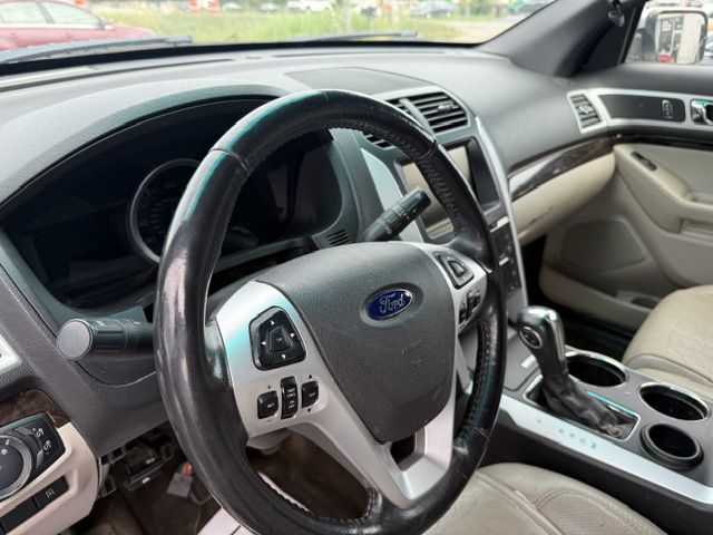 Photo 15 of this FORD EXPLORER