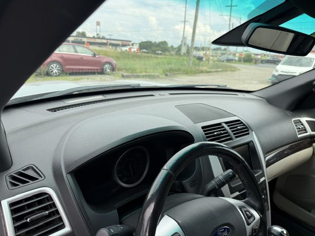 Photo 16 of this FORD EXPLORER