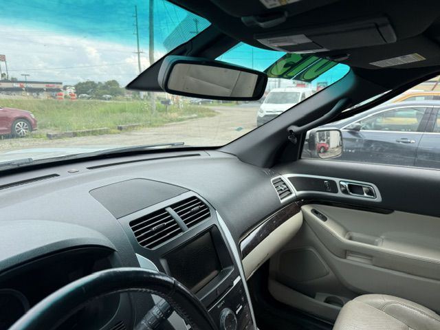 Photo 17 of this FORD EXPLORER