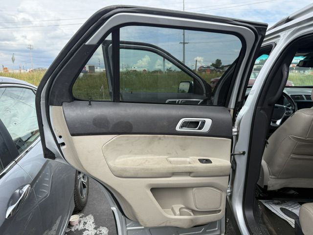Photo 24 of this FORD EXPLORER