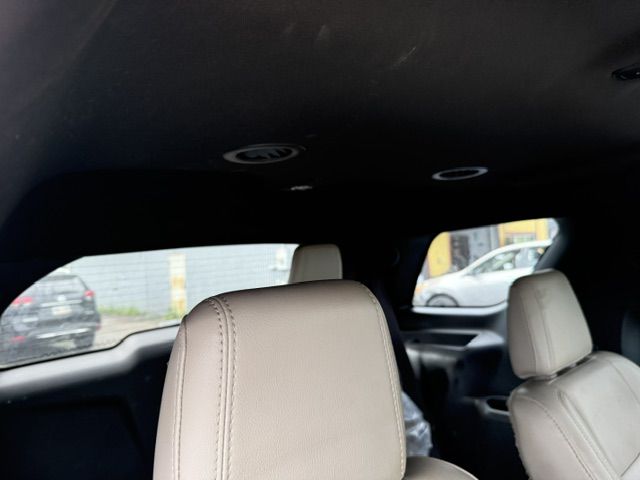 Photo 26 of this FORD EXPLORER