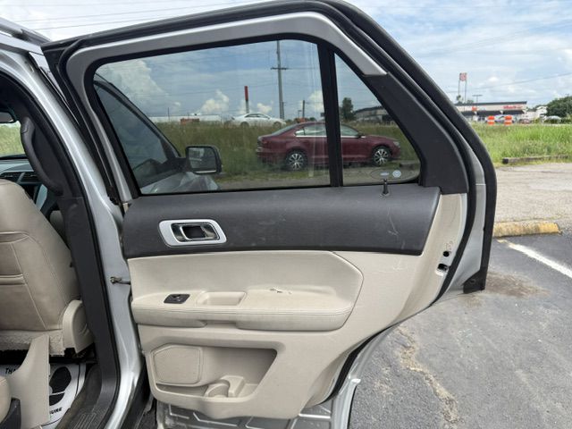 Photo 27 of this FORD EXPLORER
