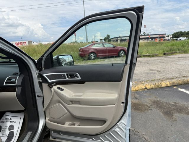 Photo 28 of this FORD EXPLORER