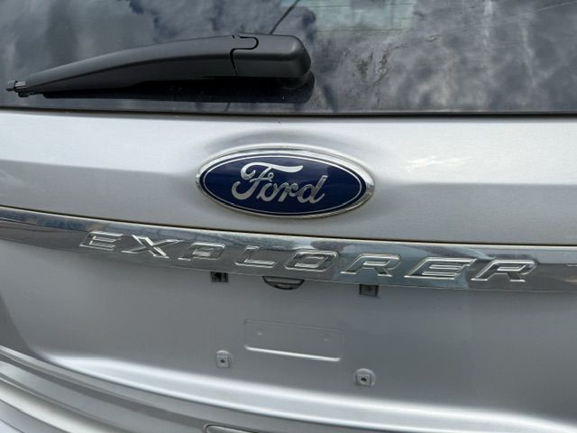 Photo 30 of this FORD EXPLORER