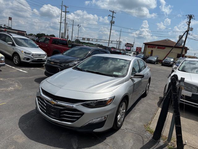 Photo 2 of this CHEVROLET MALIBU