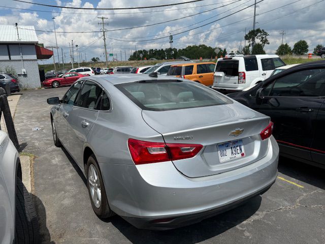 Photo 4 of this CHEVROLET MALIBU