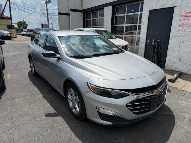 Photo 5 of this CHEVROLET MALIBU