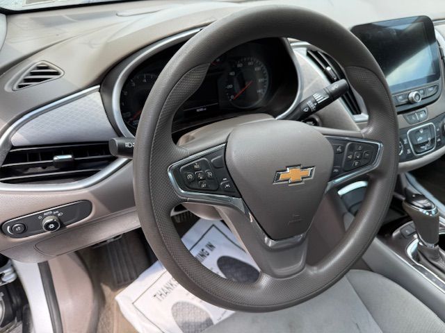 Photo 9 of this CHEVROLET MALIBU