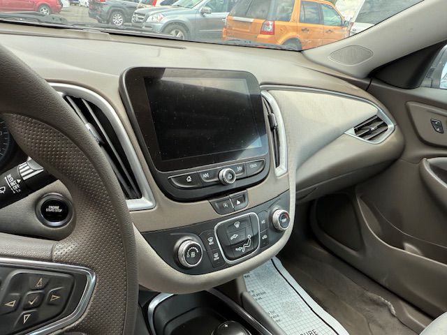 Photo 10 of this CHEVROLET MALIBU