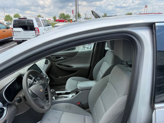 Photo 12 of this CHEVROLET MALIBU