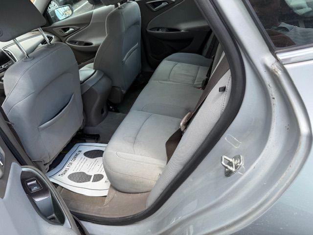 Photo 14 of this CHEVROLET MALIBU