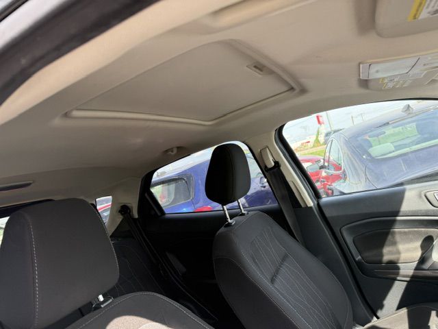Photo 18 of this FORD ECOSPORT