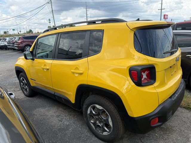 Photo 13 of this JEEP RENEGADE