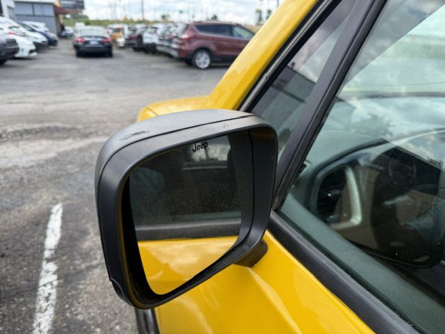 Photo 15 of this JEEP RENEGADE
