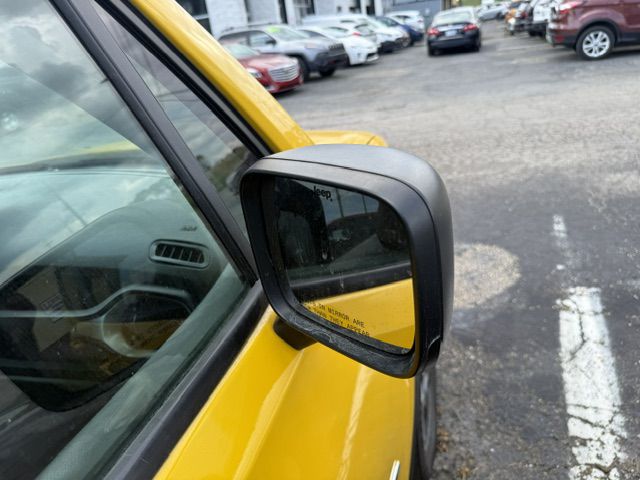 Photo 16 of this JEEP RENEGADE