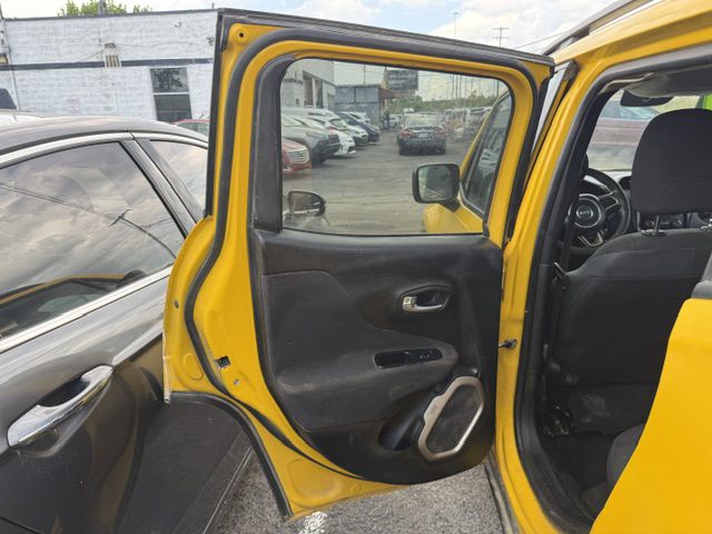 Photo 27 of this JEEP RENEGADE