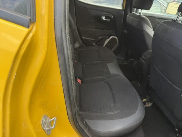 Photo 28 of this JEEP RENEGADE