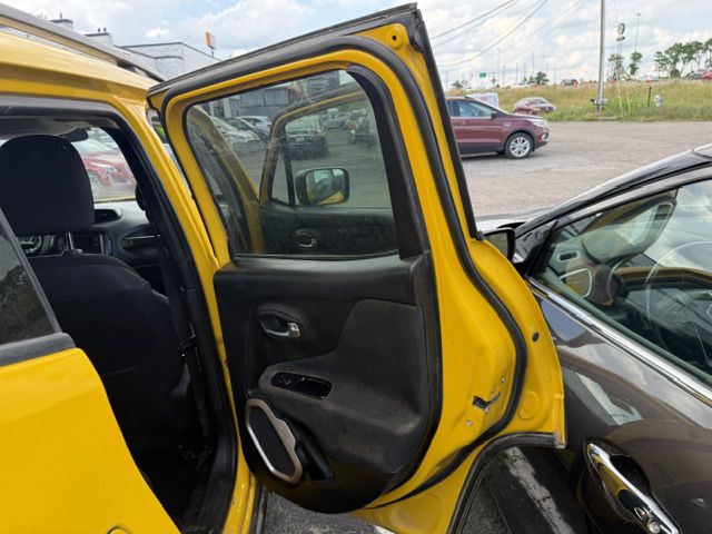 Photo 30 of this JEEP RENEGADE