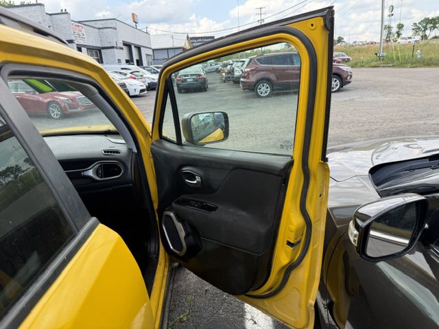 Photo 31 of this JEEP RENEGADE