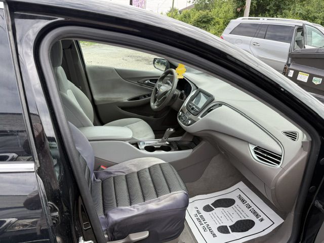 Photo 12 of this CHEVROLET MALIBU