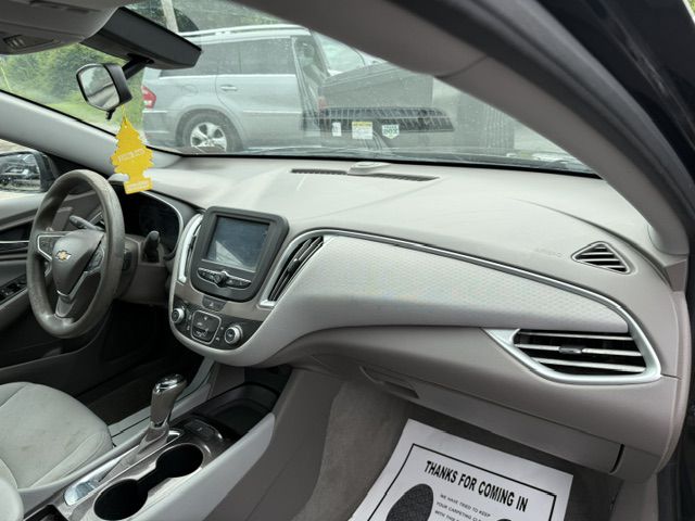 Photo 13 of this CHEVROLET MALIBU