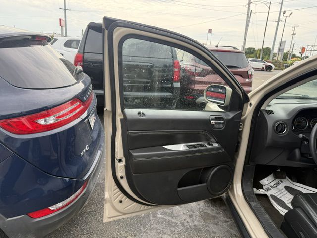 Photo 16 of this JEEP COMPASS