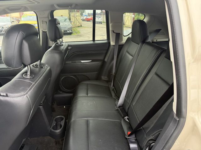 Photo 22 of this JEEP COMPASS